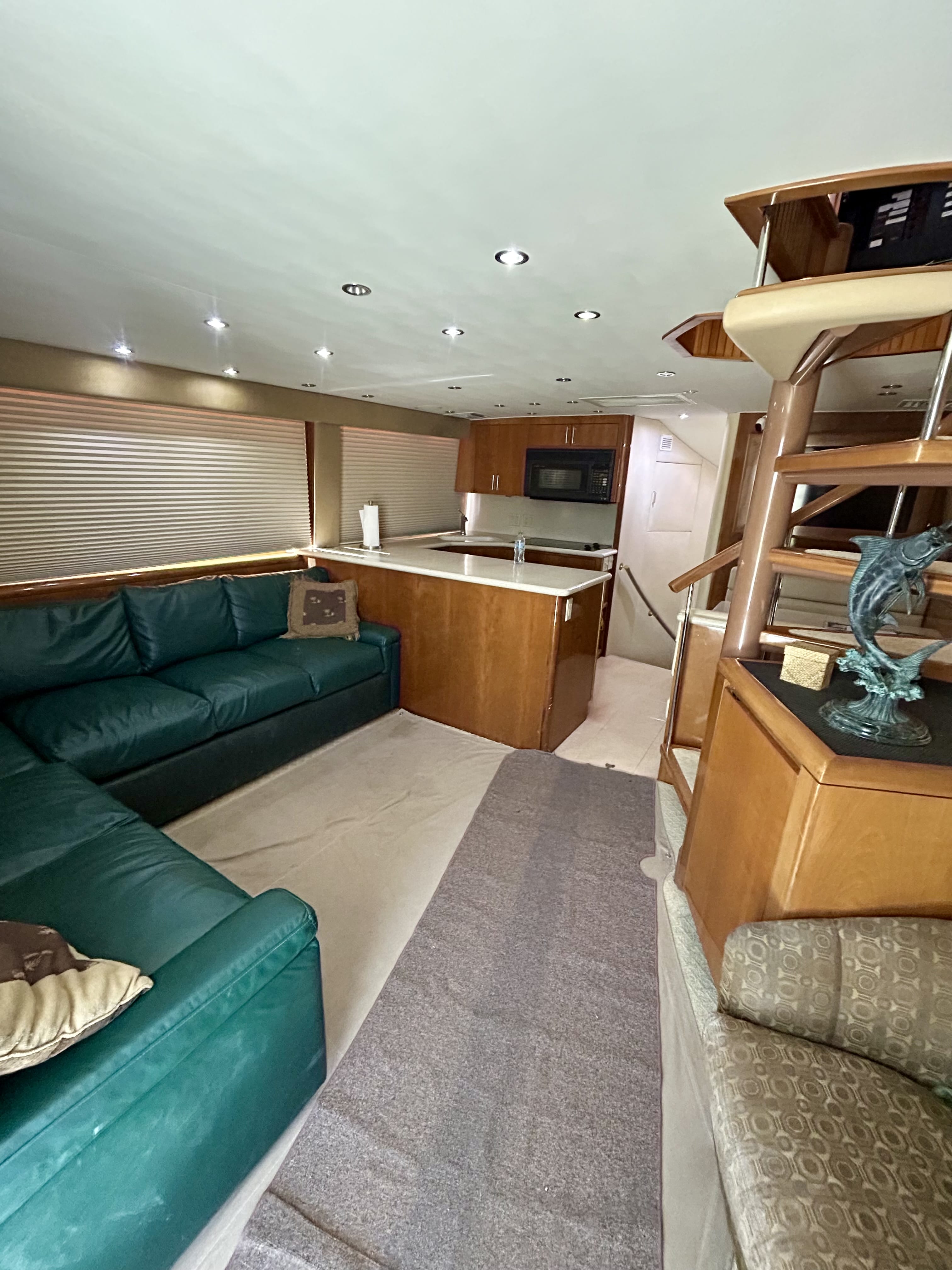 Bellagio - Saloon - Luxury Deep Sea Fishing Boat