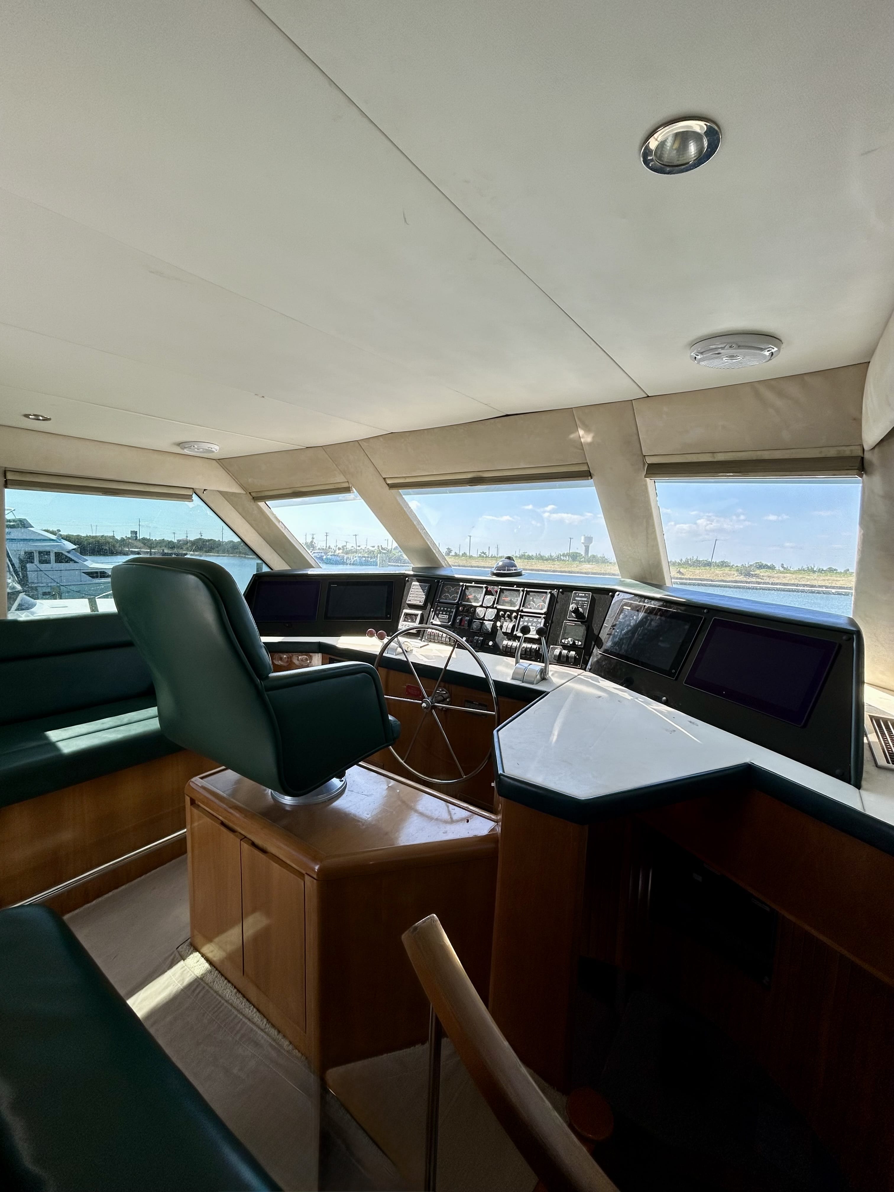 Bellagio - Bridge alt - Luxury Deep Sea Fishing Boat